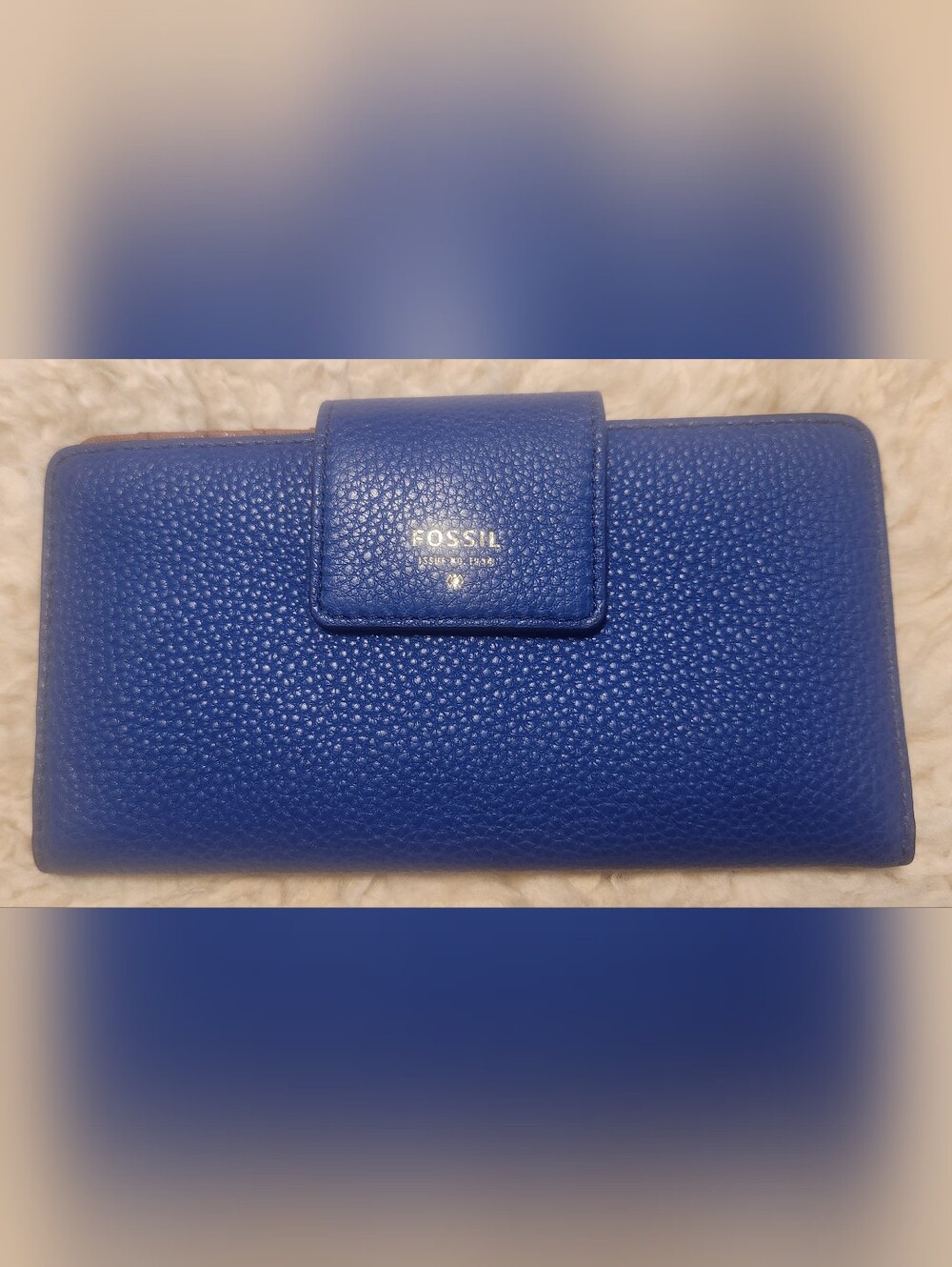 NWOT Fossil Bright Blue Cow Hide Wallet